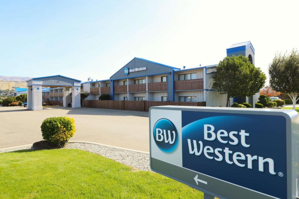 Best Western Chieftain Inn Main image 1